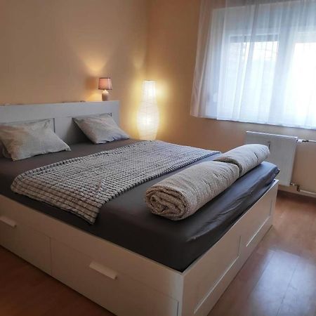 Апартаменты Koelcsey Apartman Сексард Экстерьер фото