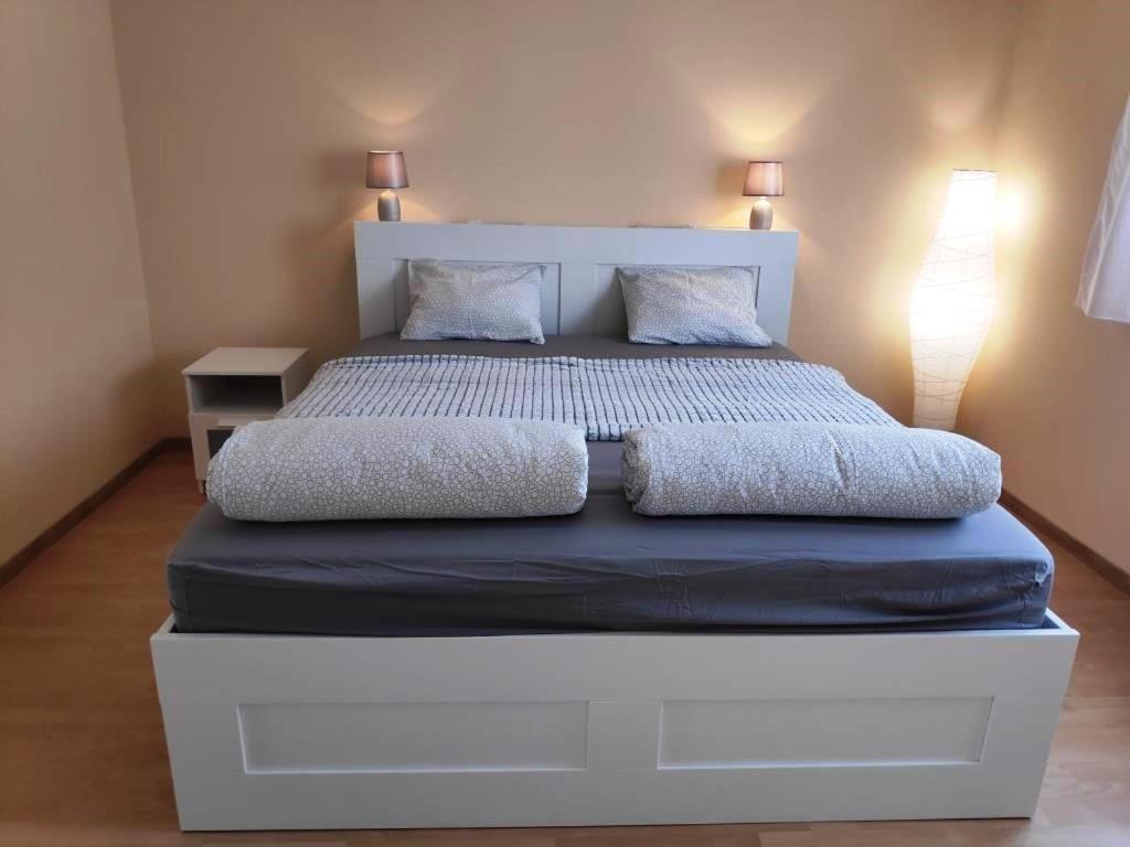 Апартаменты Koelcsey Apartman Сексард Экстерьер фото
