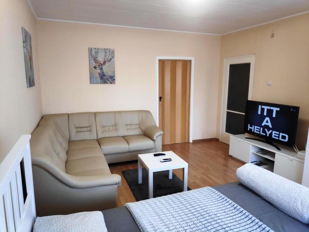 Апартаменты Koelcsey Apartman Сексард Экстерьер фото