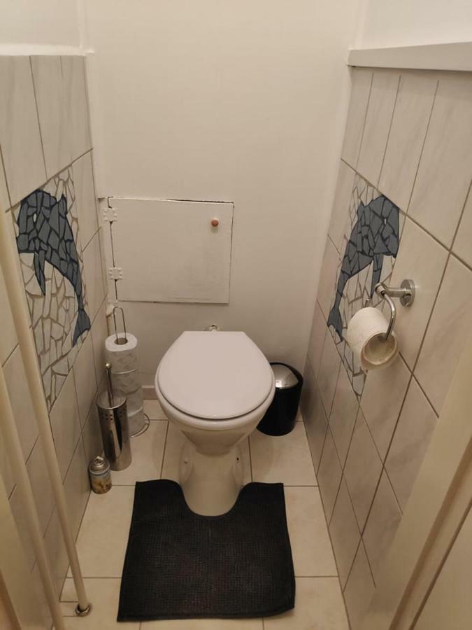 Апартаменты Koelcsey Apartman Сексард Экстерьер фото